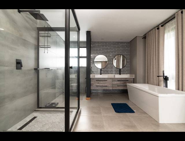 4 BEDROOM HOUSE FOR SALE IN SALT ROCK
